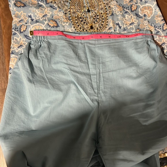 Gently used Asim Jofa size smalll to medium beautiful elegant piece. Party wear - Picture 16 of 17